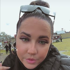 Meet your Posher, Antoinette